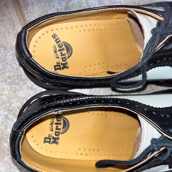 DR MARTENS 3989 BEX SMOOTH LEATHER BROGUE SHOES MENS 9 - Picture 7 of 9